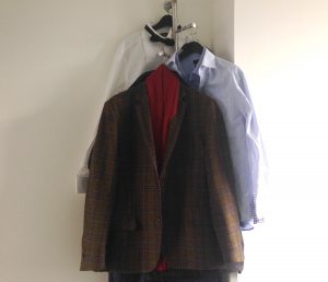 Unipole wardrobe stand