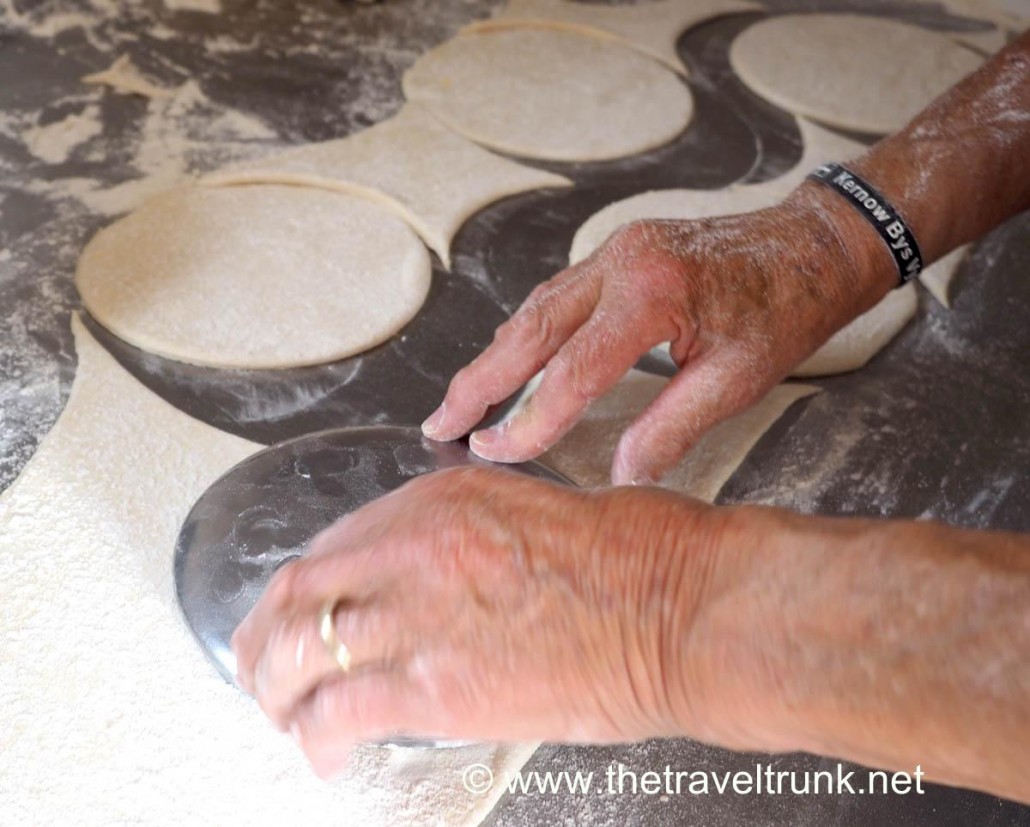 Cutting pastry