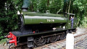 Saddle-tank engine